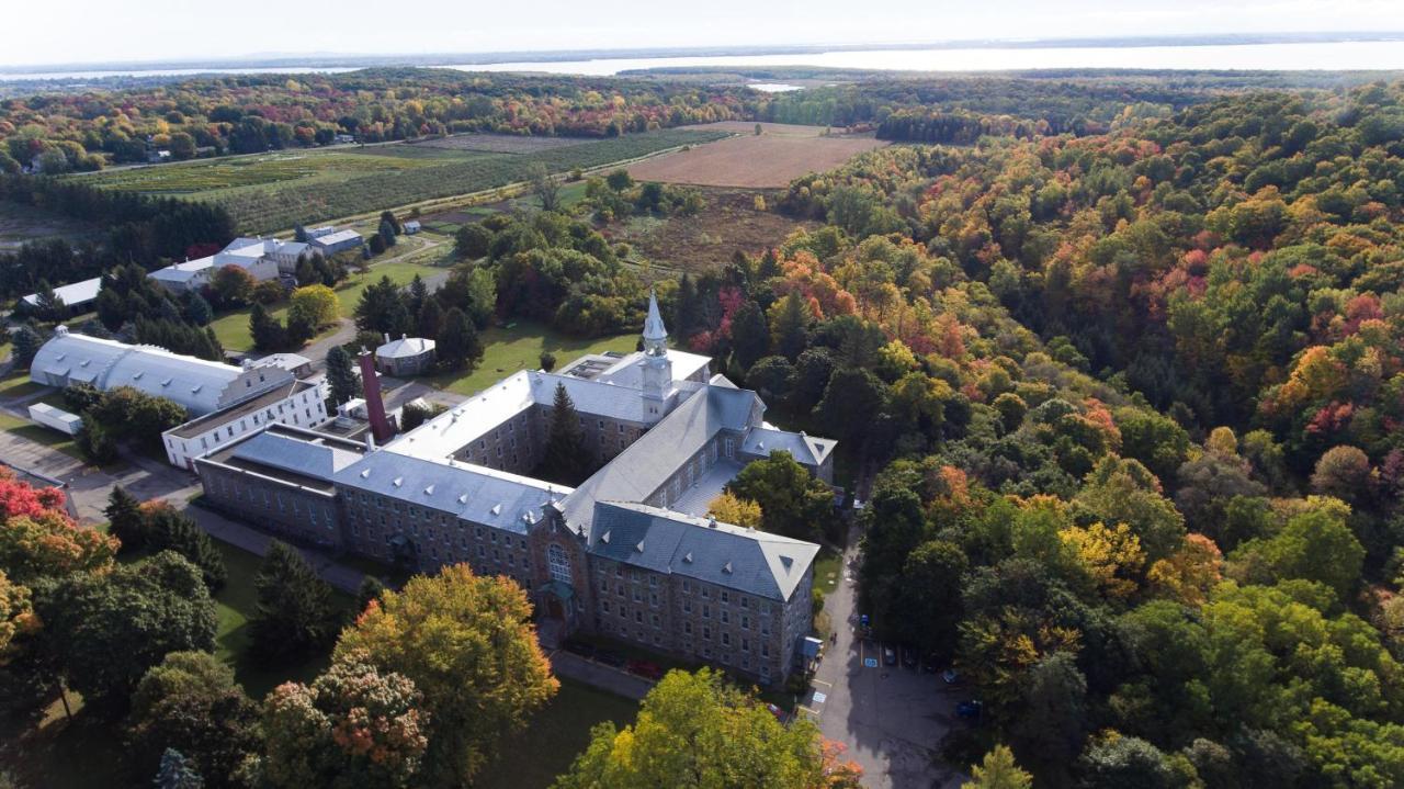 Auberge De L'Abbaye D'Oka Esterno foto
